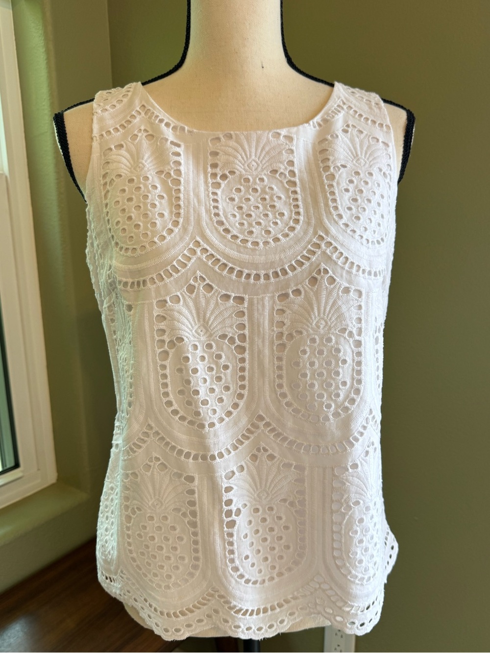Talbots Eyelet Pineapple Button Back Shell